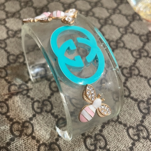 🔥Huge 2” Lucite Cuff with a Big initials in teal we love and exquisite bee’s - Picture 3 of 4